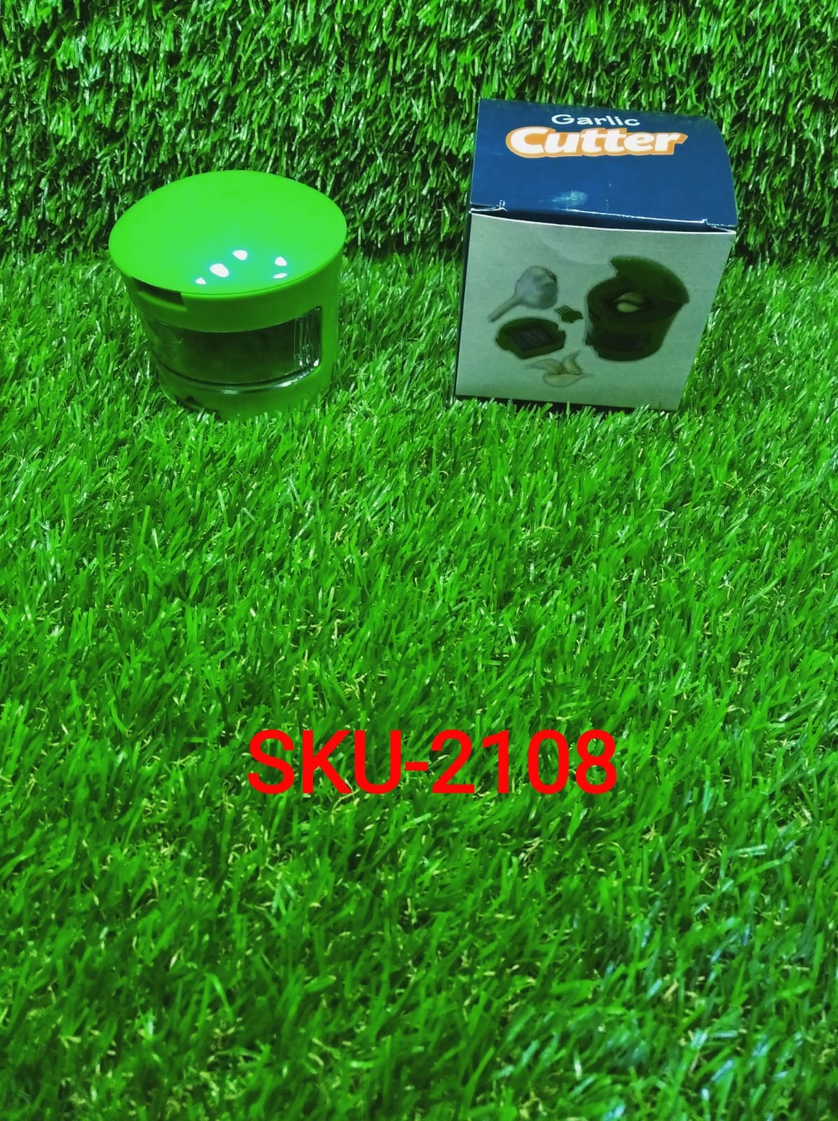 Garlic crusher with stainless steel design Garlic crusher with stainless steel design